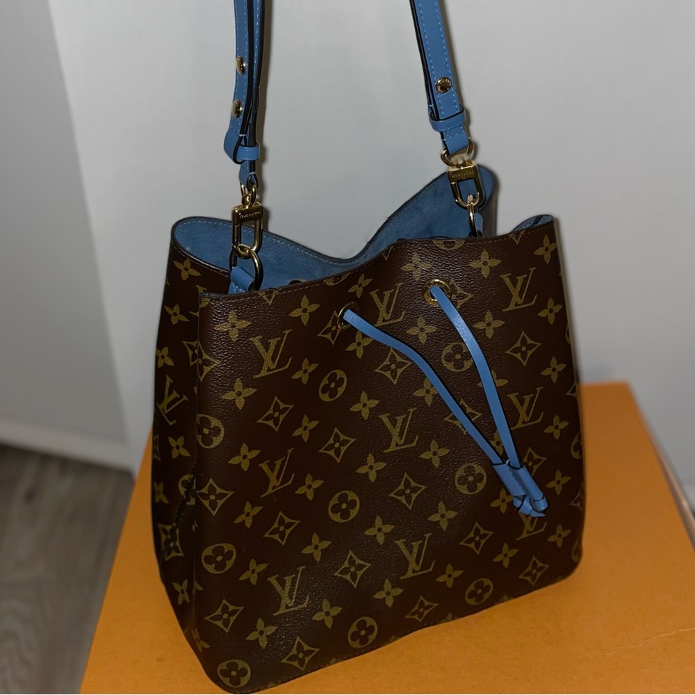 Louis Vuitton 
Authentic 
Used
Blue interior Monogram Neonoe MM shoulder bag
